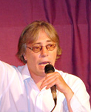 Homenaje a Raul Gonzalez Tu�on en el Cafe Literario este viernes.