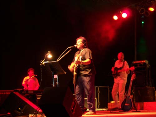V�ctor Heredia cerr� la noche del domingo
