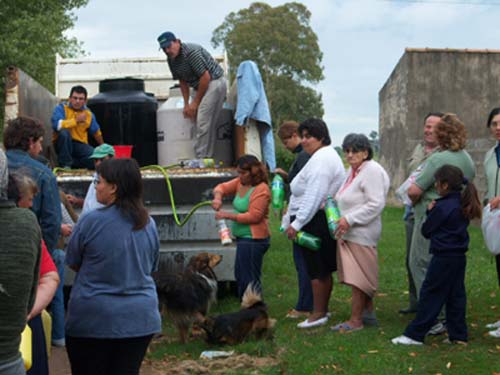 Se est� distribuyendo leche en los barrios