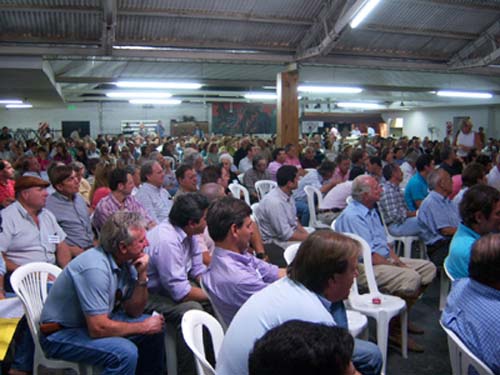 Multitudinaria asamblea fij� su posici�n en Bol�var
