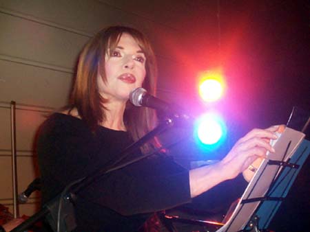 Presenta a Leonor Benedetto en 