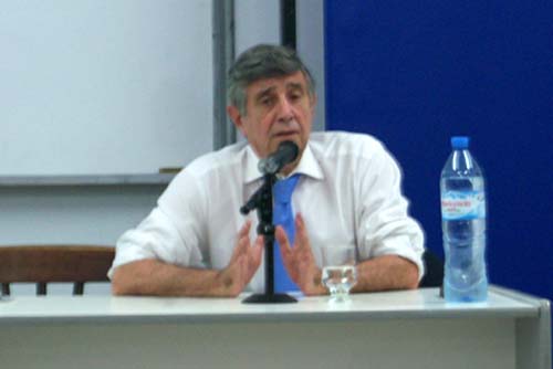 Disert� el economista H�ctor Valle