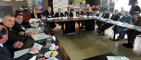 Sim�n particip� en una reuni�n de Scioli con Intendentes