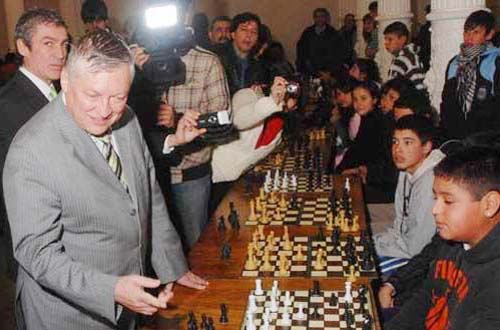 Jano Pacho jug� con el ex Campe�n Mundial Anatoly Karpov