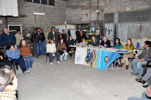 Erreca se reuni� con los vecinos del Barrio Anteo Gasparri