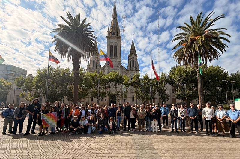 Recambio de banderas sudamericanas en el Centro Cívico