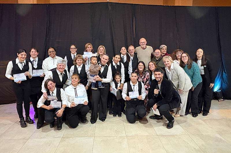Finalizaron los cursos de mozos, camareras y barras de tragos