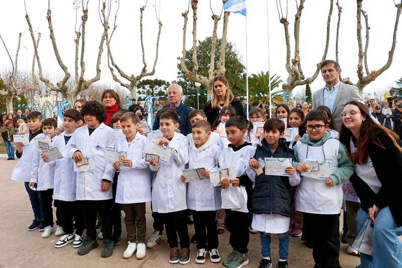 Acto central del Día de la Bandera en Pirovano