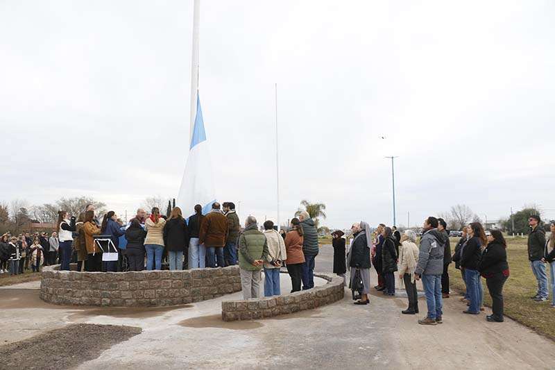 Fue presentada la puesta en valor del mástil de la Rotonda sobre RN 226