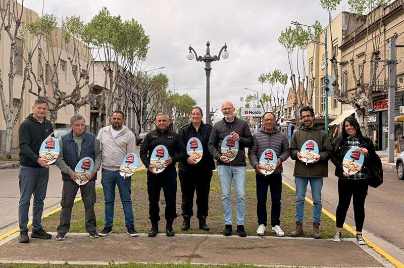 Se colocaron las tapas históricas de Av. San Marín